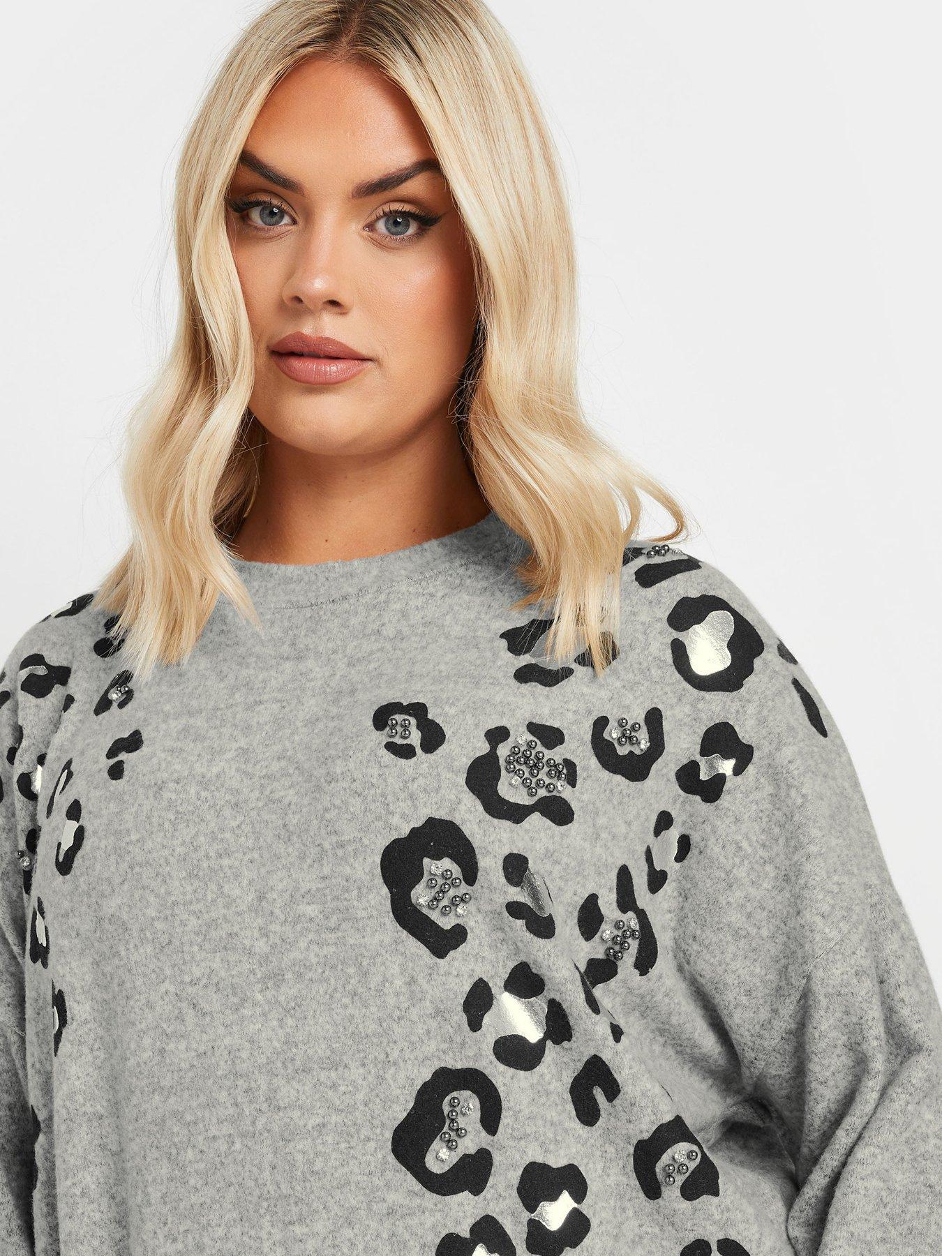 yours-curve-placement-print-jumper-greyoutfit