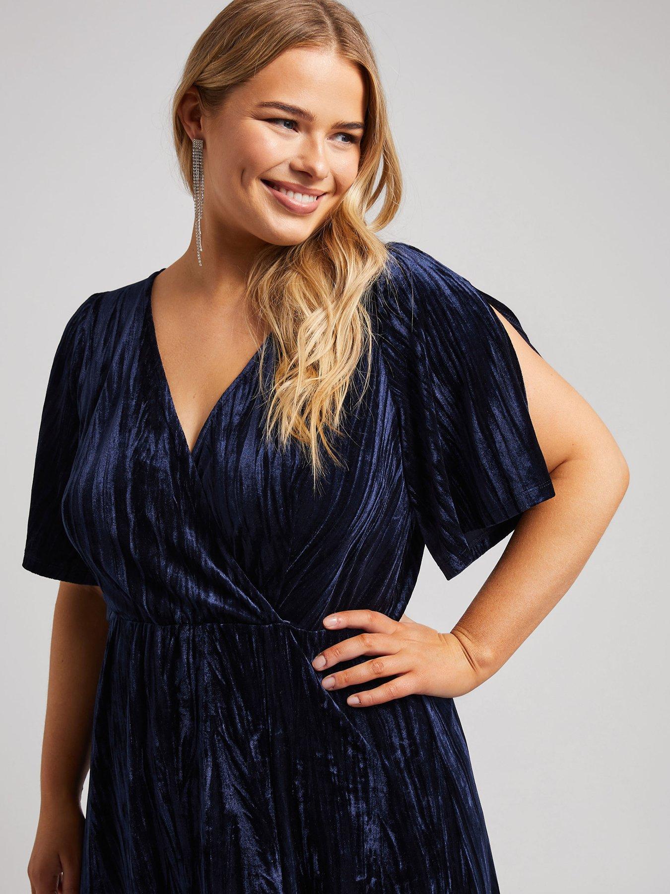 yours-curve-crushed-velvet-wrap-dressoutfit