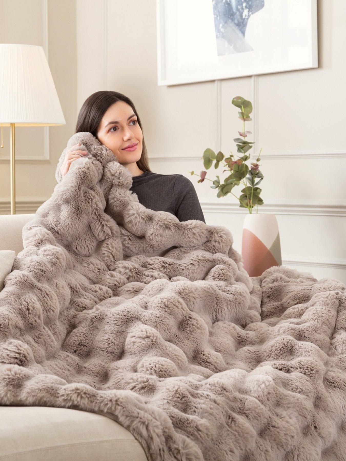 dreamland-hygge-days-warming-throw--mochaback