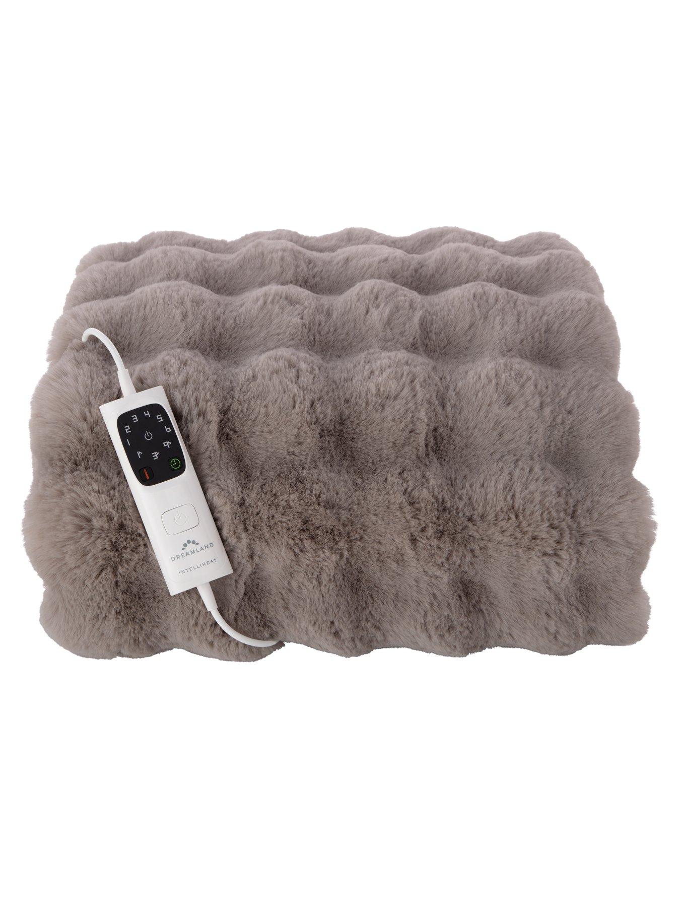 dreamland-hygge-days-warming-throw--mochadetail