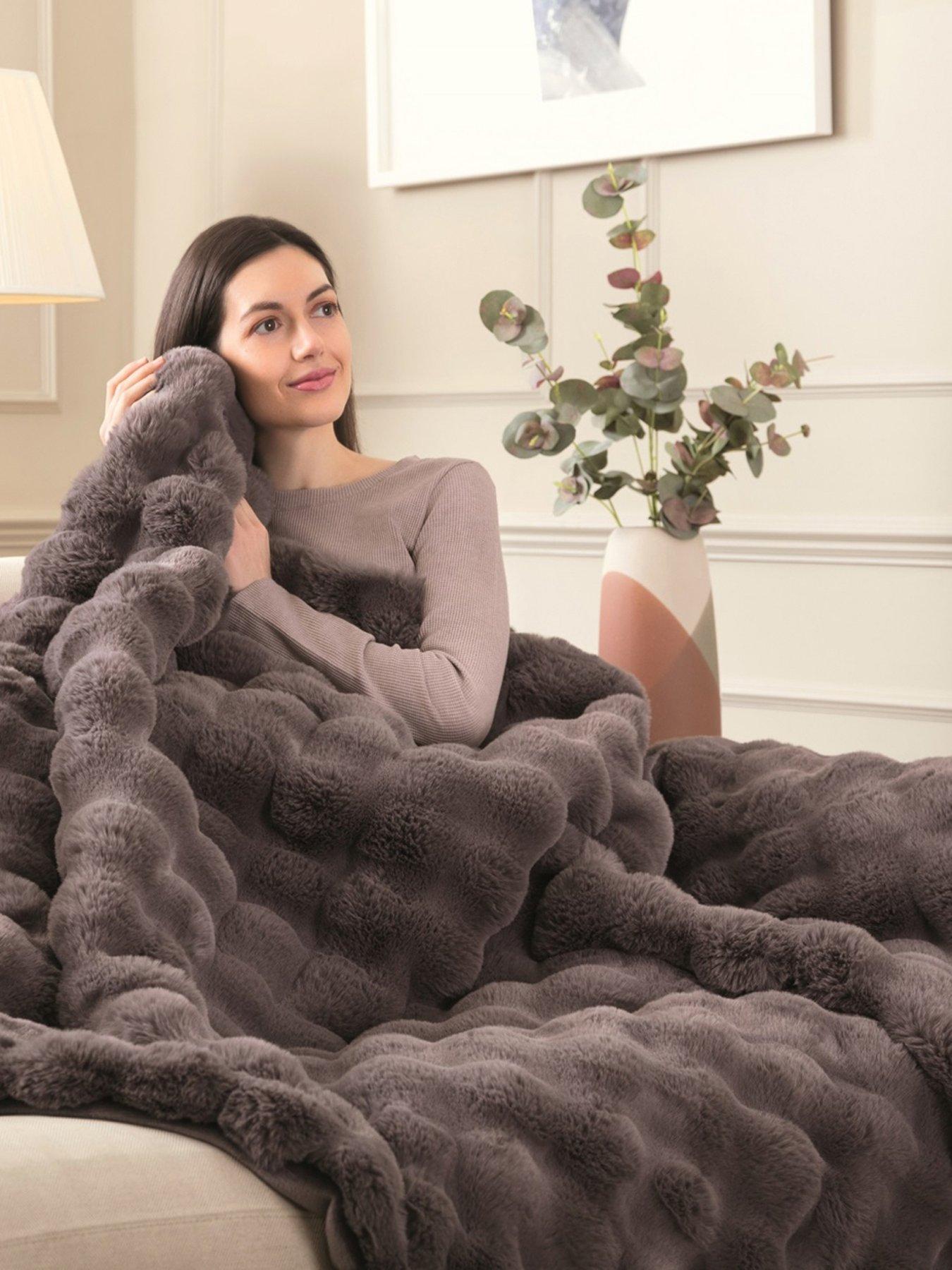 dreamland-hygge-days-warming-throw--dark-greyback