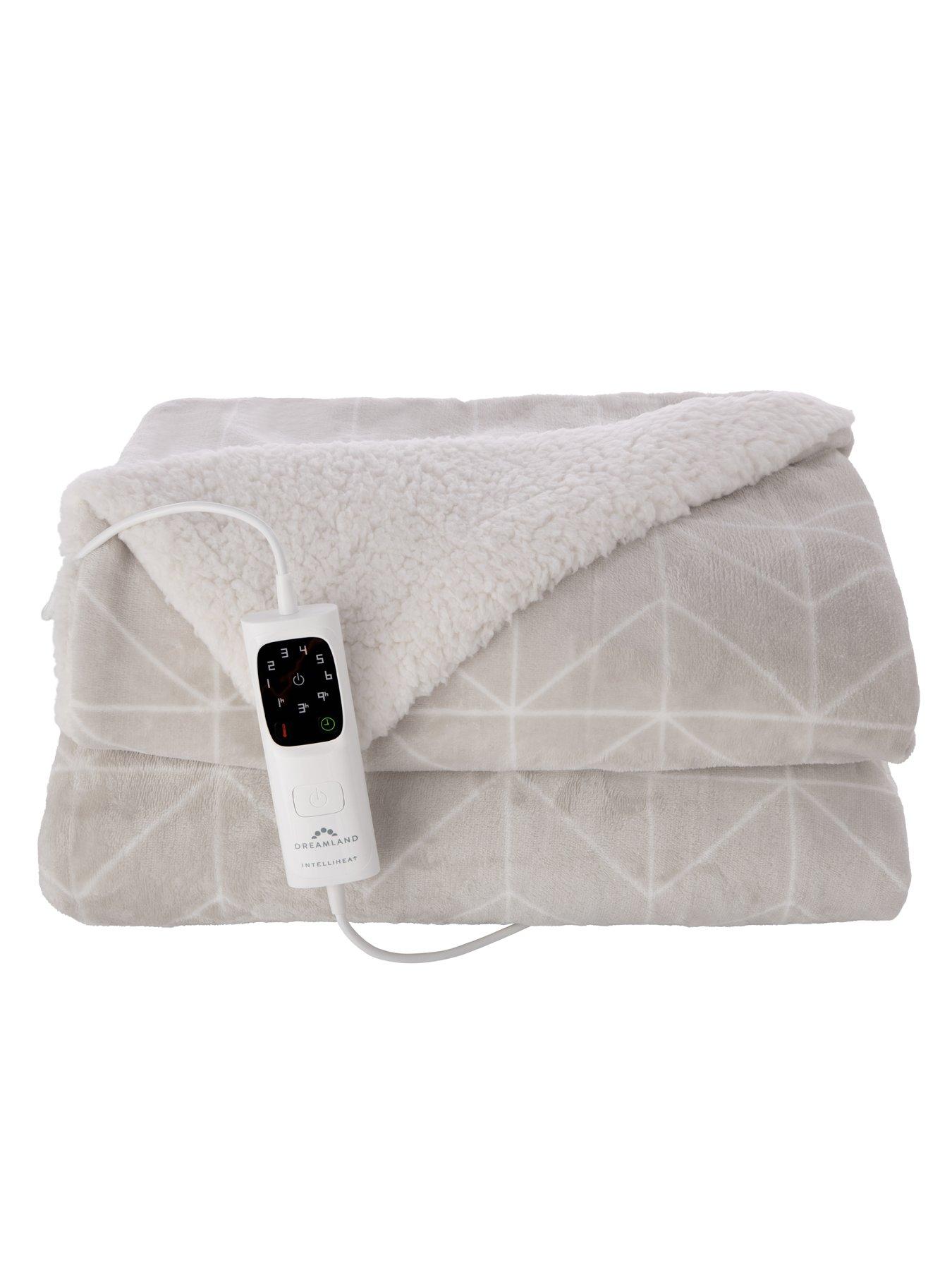 dreamland-nap-time-warming-sherpa-blanket--creamdetail