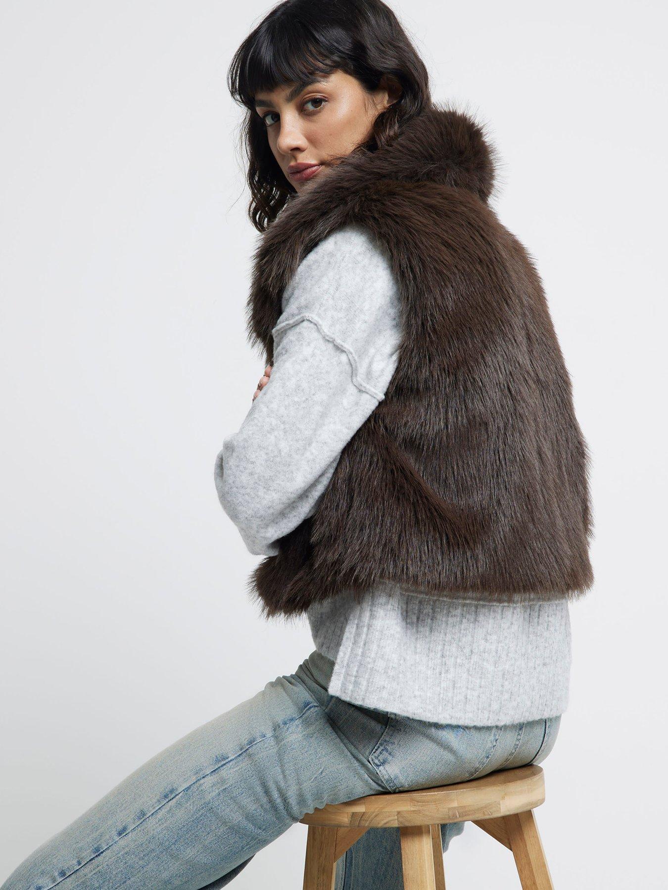 river-island-short-faux-fur-gilet-dark-brownback