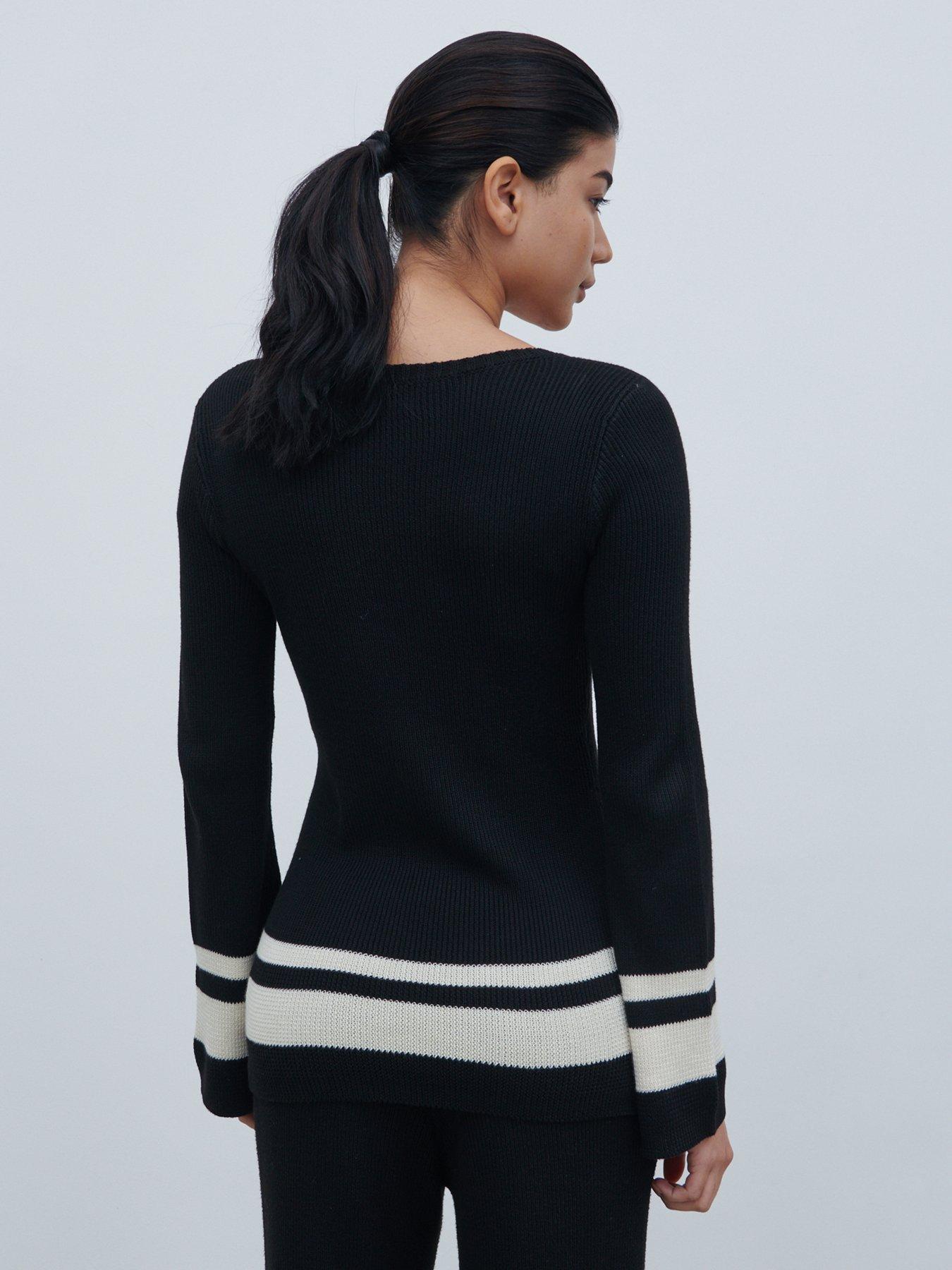 pretty-lavish-v-neck-contrast-knit-top-black-creamoutfit