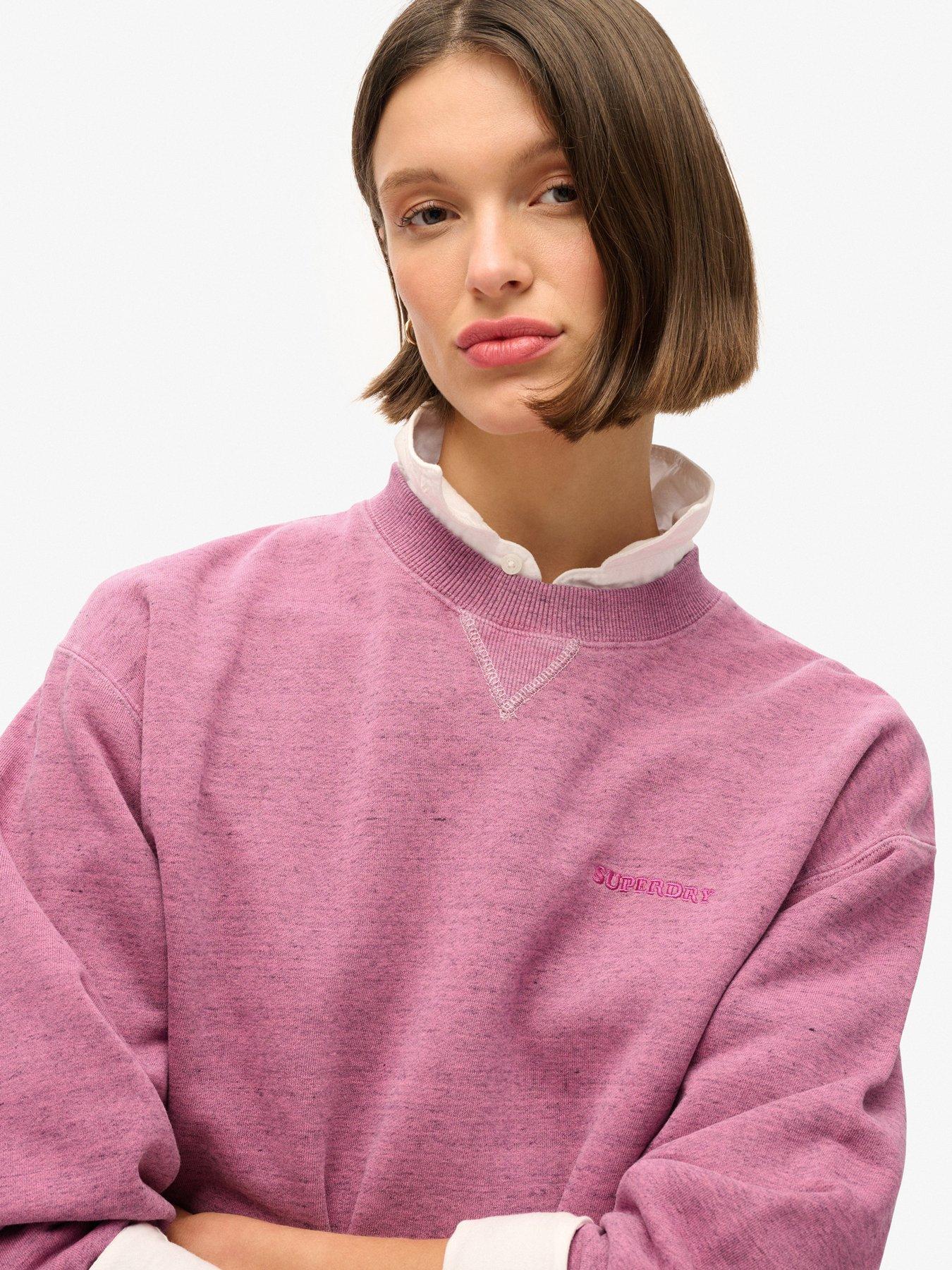 superdry-essential-logo-overdyed-sweatshirt-pinkoutfit