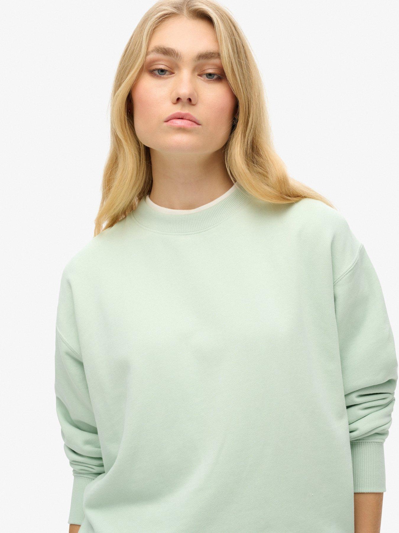 superdry-essential-logo-sweatshirt-greenoutfit