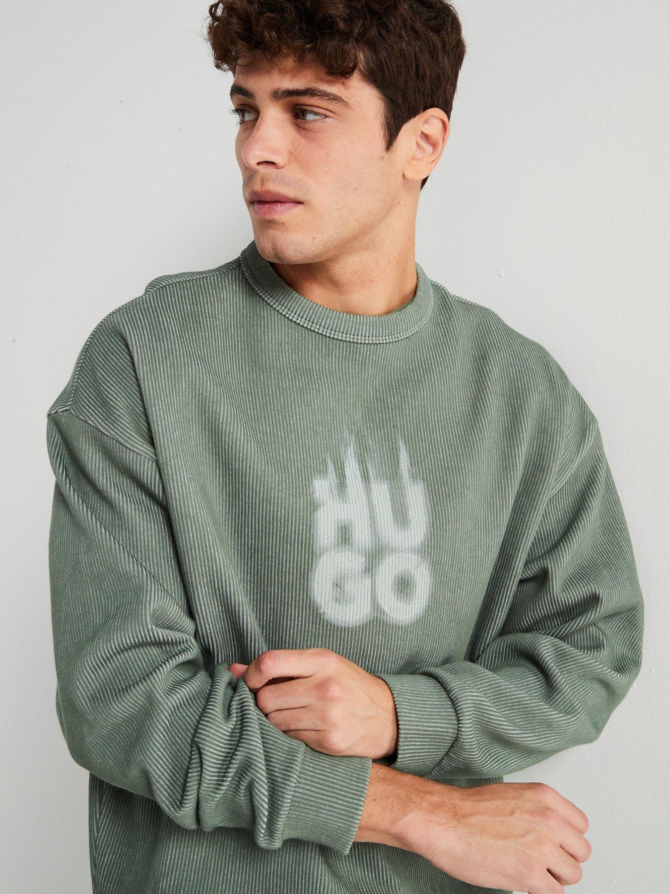 hugo-dinkam-oversized-fit-smoky-logo-ribbed-crew-sweat-greenoutfit