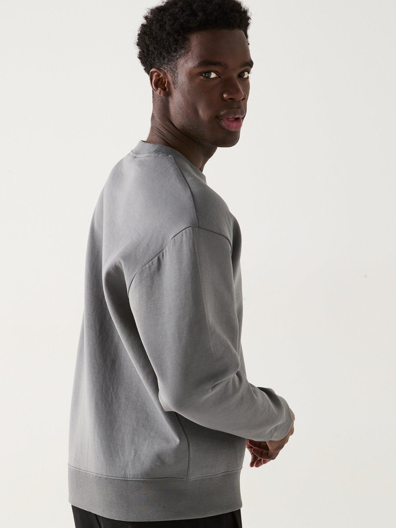 hugo-dettil-relaxed-fit-logo-crew-neck-sweatshirt-greyoutfit
