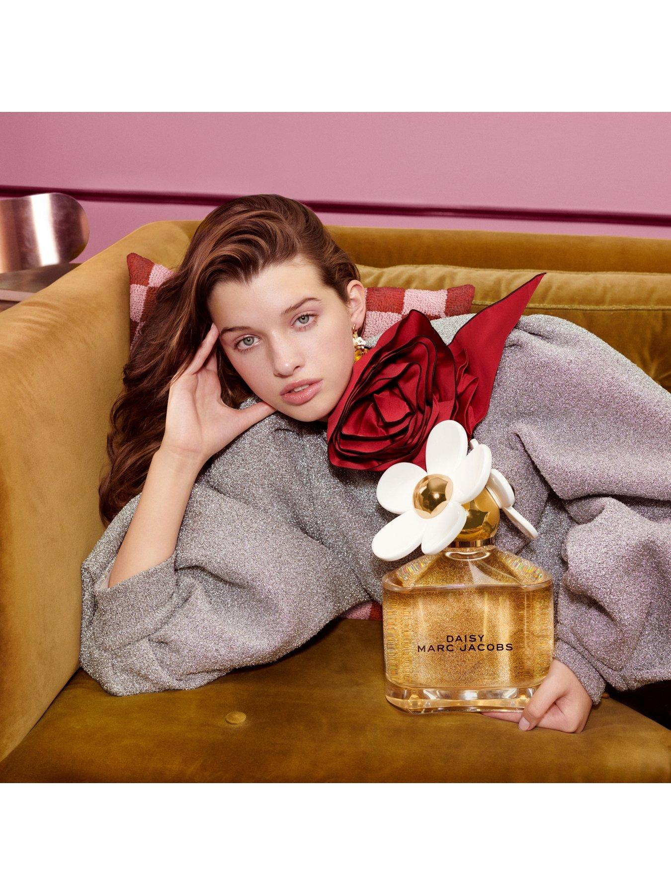 marc-jacobs-daisy-100mlnbspeau-de-toilette-giftsetoutfit