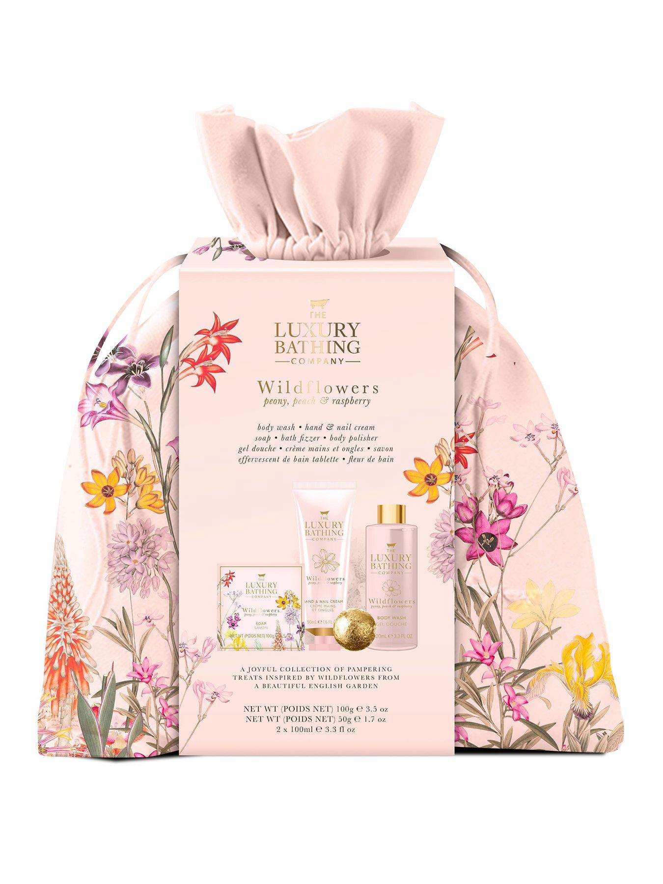 the-luxury-bathing-companynbsppeony-peach-amp-raspberry-weekend-essentials-washbag-set