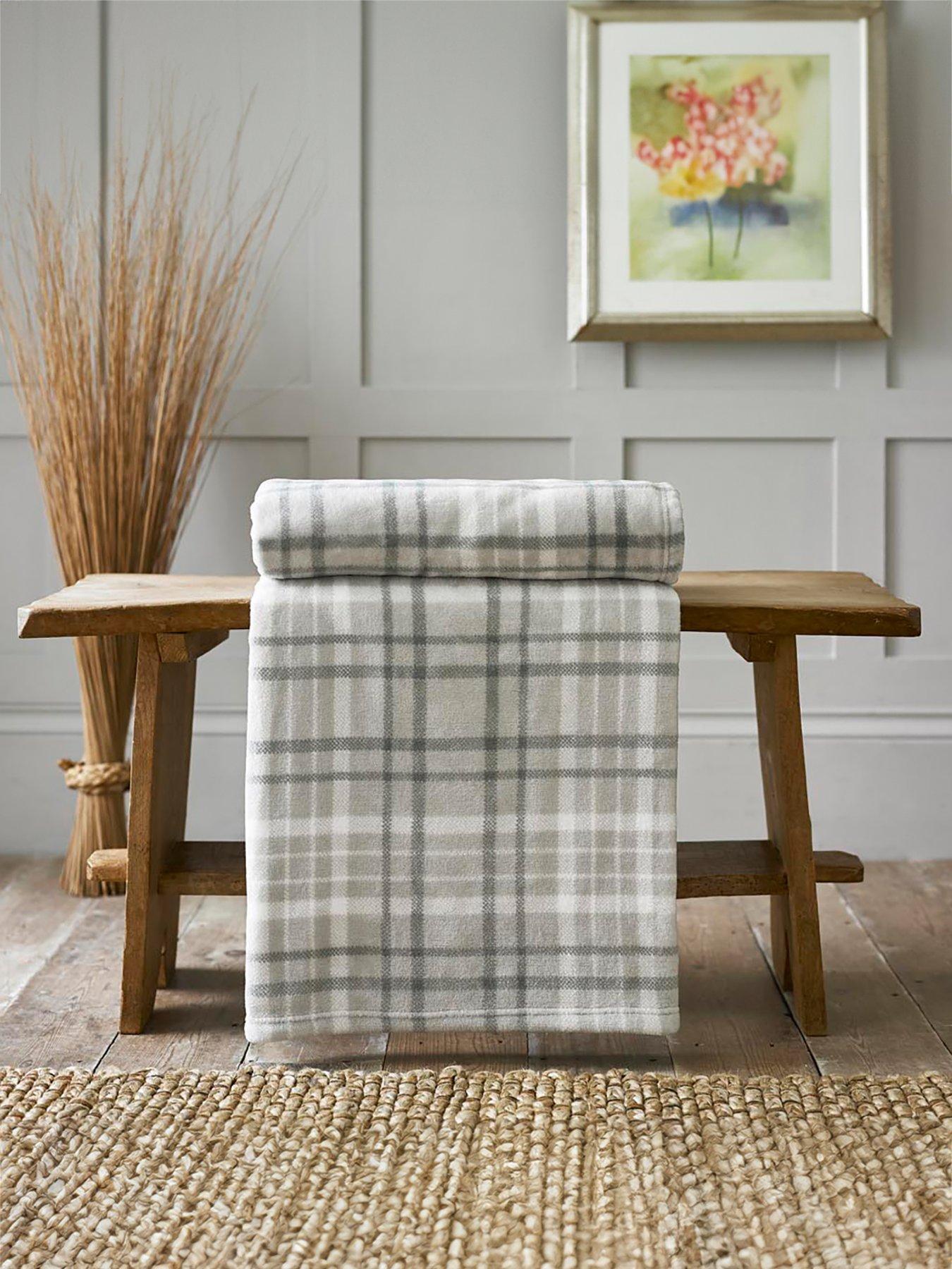 deyongs-snuggle-touch-tartan-throw