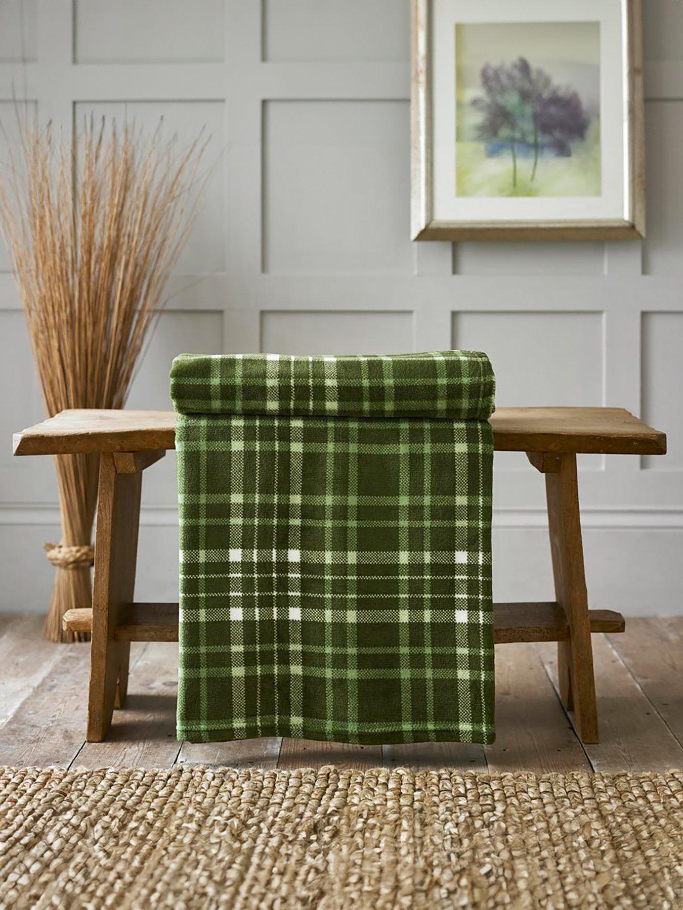 deyongs-snuggle-touch-tartan-throw