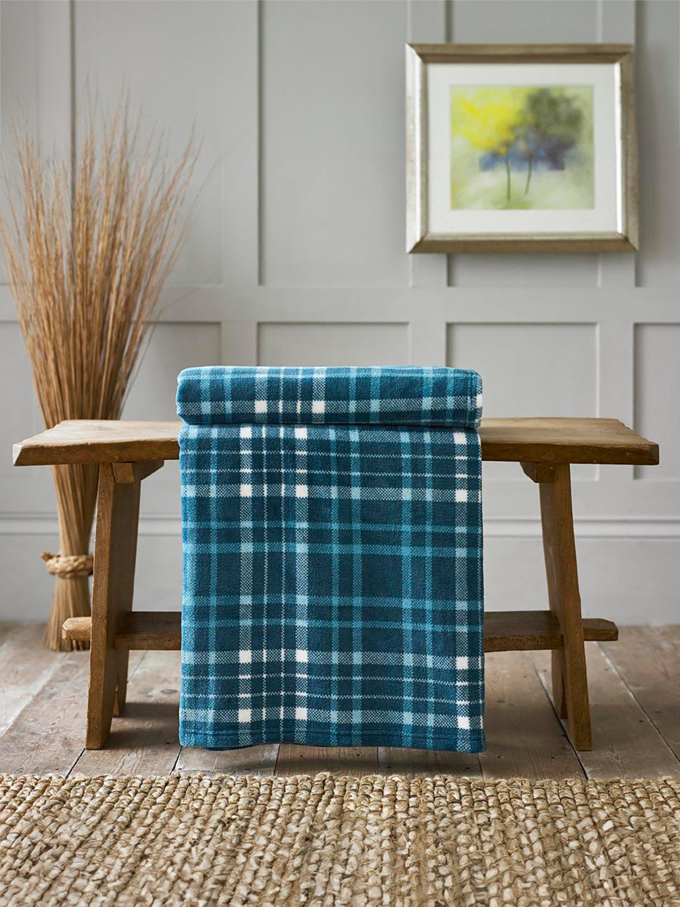 deyongs-snuggle-touch-tartan-throw