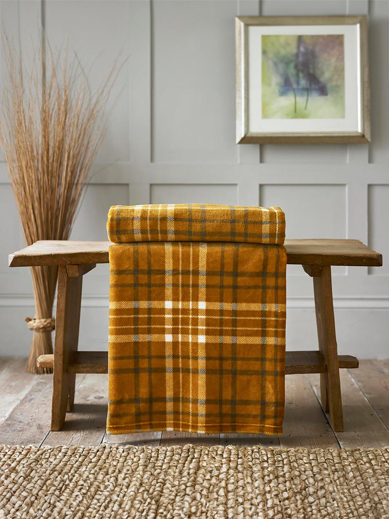 deyongs-snuggle-touch-tartan-throw