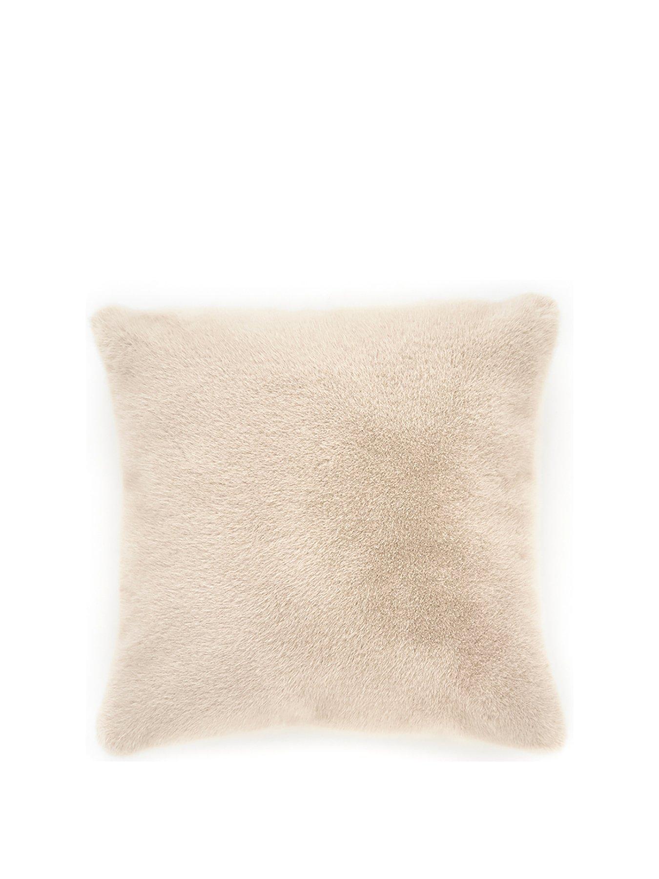 deyongs-ashford-faux-fur-cushionstillFront