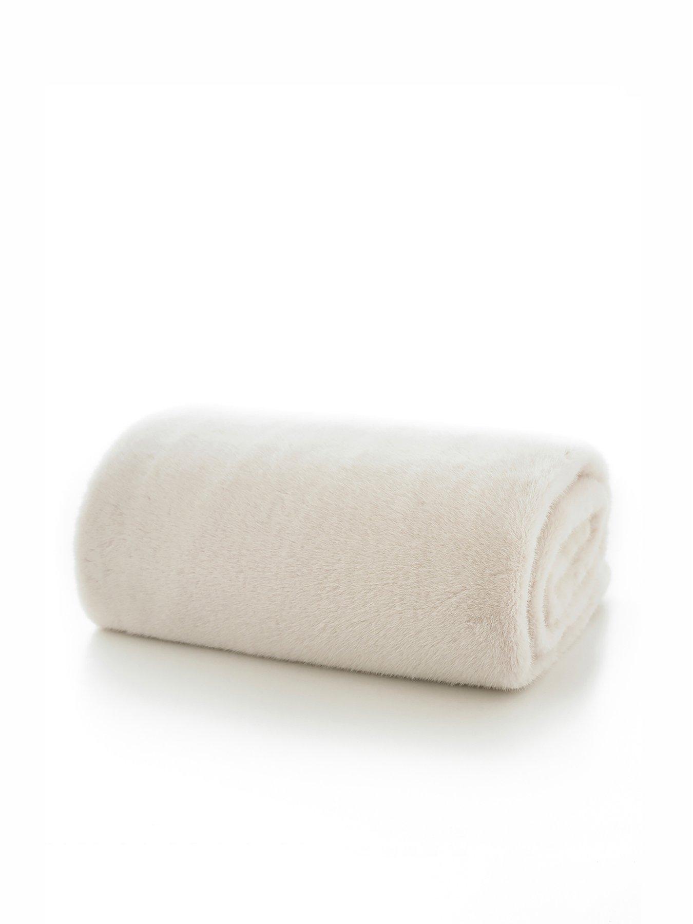 deyongs-ashford-faux-fur-throw