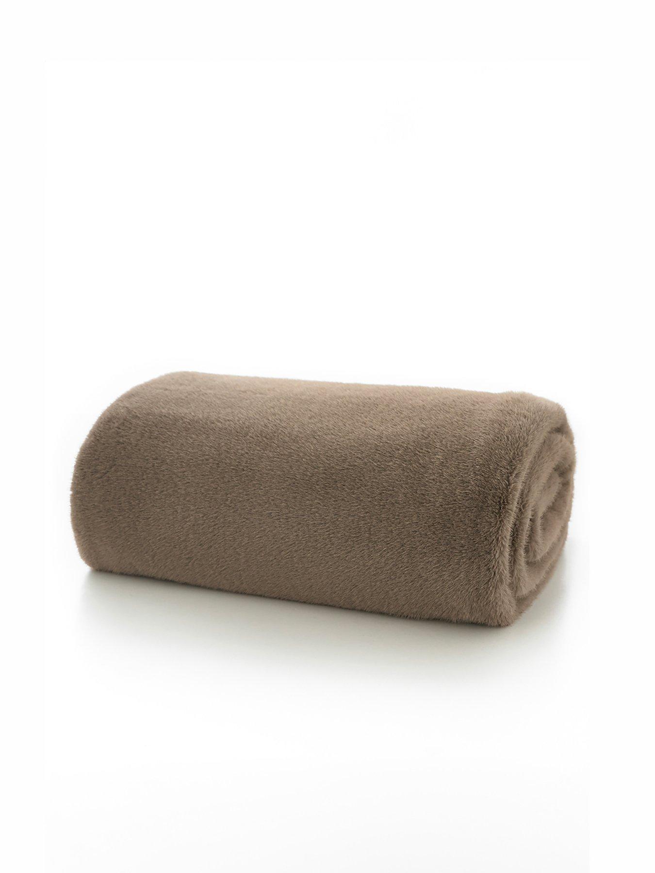 deyongs-ashford-faux-fur-throw