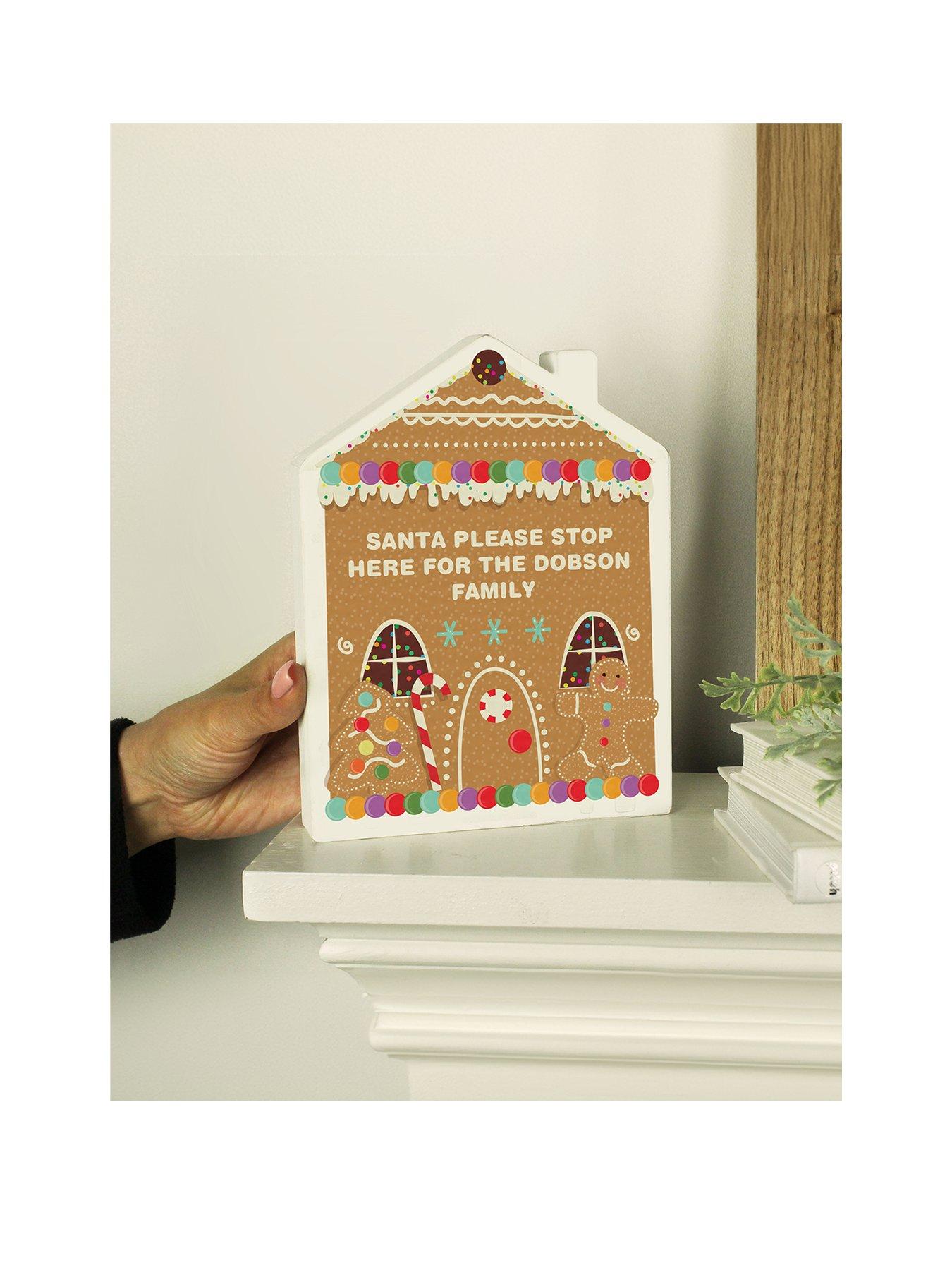 the-personalised-memento-company-personalised-gingerbread-house-christmas-wooden-ornamentfront