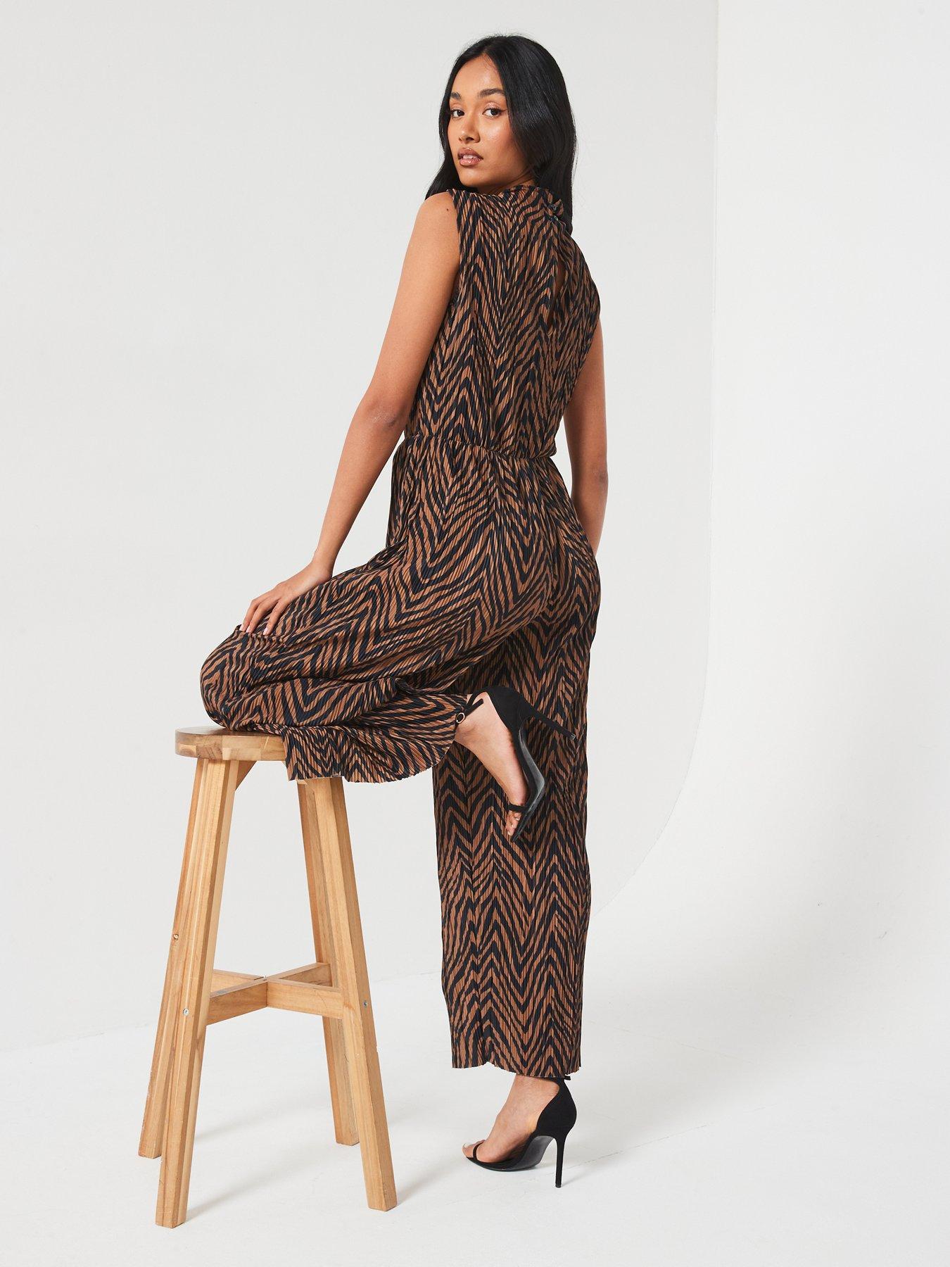 vero-moda-printed-plisse-jumpsuit-multioutfit