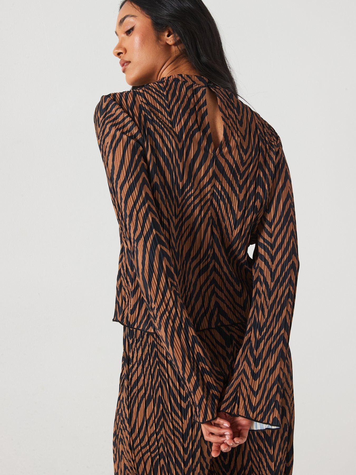 Image 2 of 4 of Vero Moda Printed Plisse Top - Multi