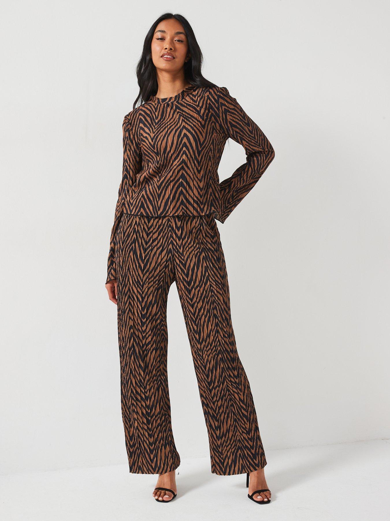 Image 3 of 4 of Vero Moda Printed Plisse Top - Multi