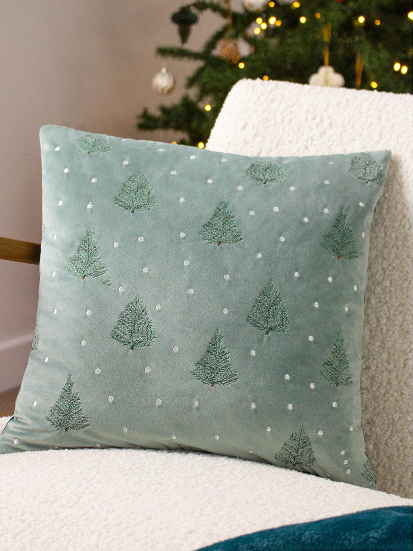 furn-evergreen-classic-tree-christmas-cushionnbspfront