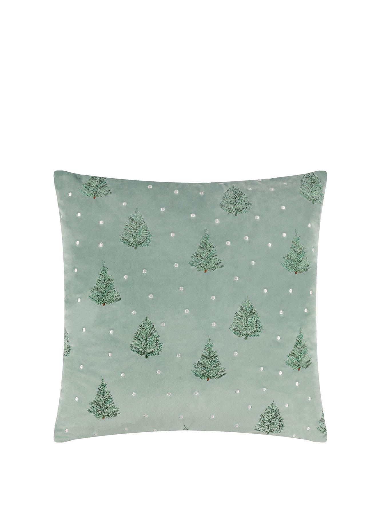 furn-evergreen-classic-tree-christmas-cushionnbspstillFront