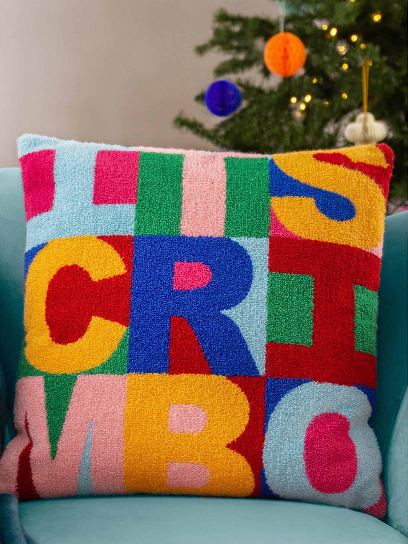 heya-home-festive-val-crimbo-cushion