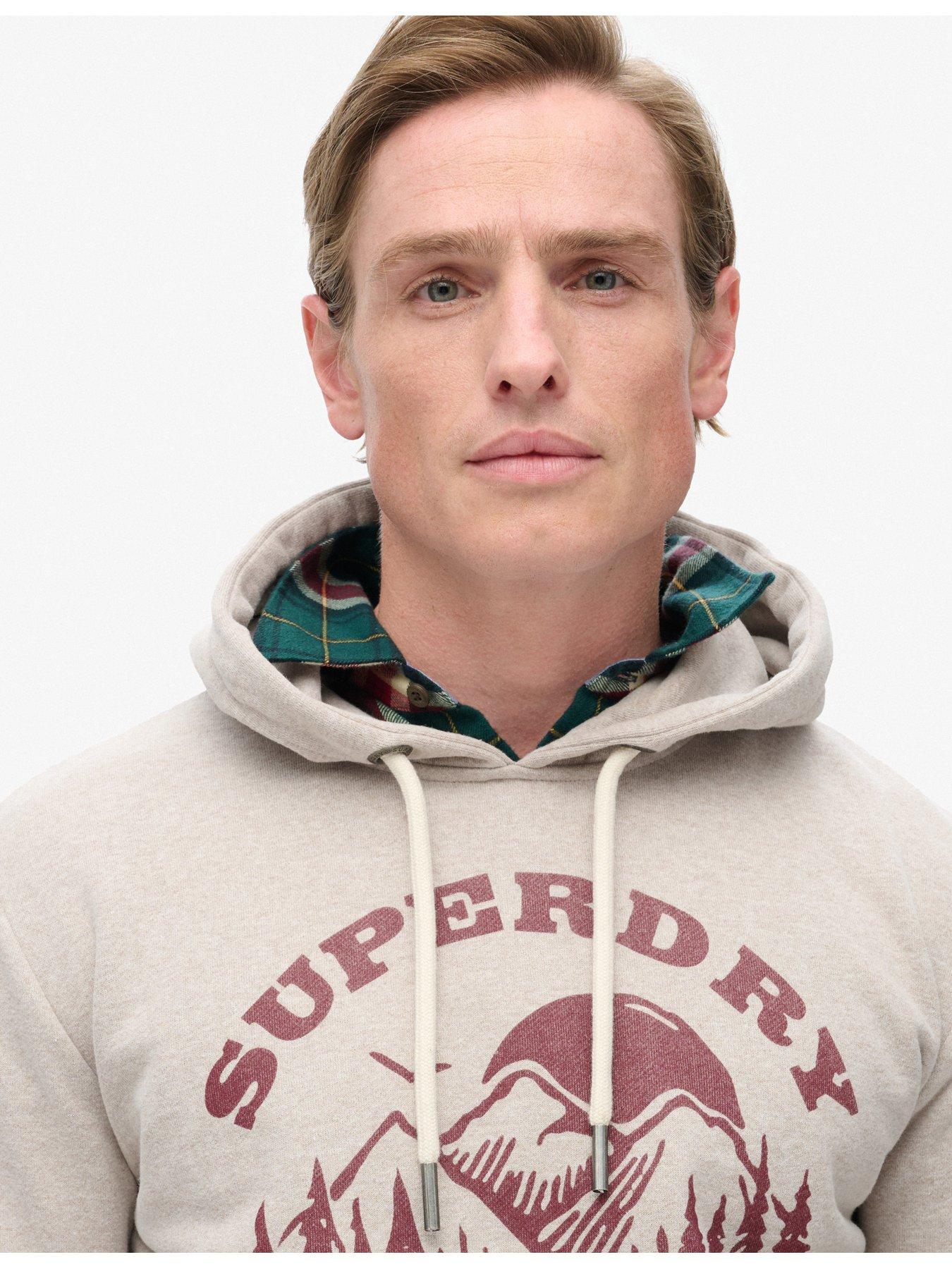 superdry-superdry-lo-fi-outdoor-graphic-crew-hoodie-beigeoutfit