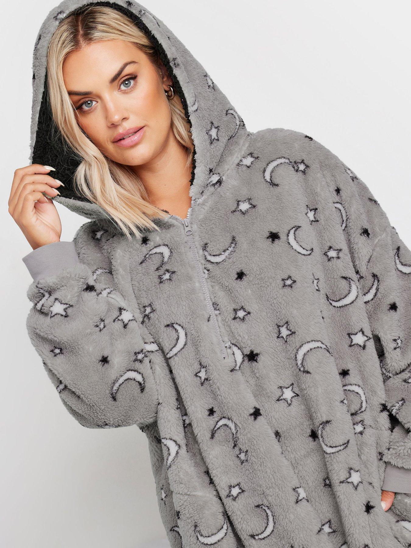 yours-curve-blanket-hoodieoutfit