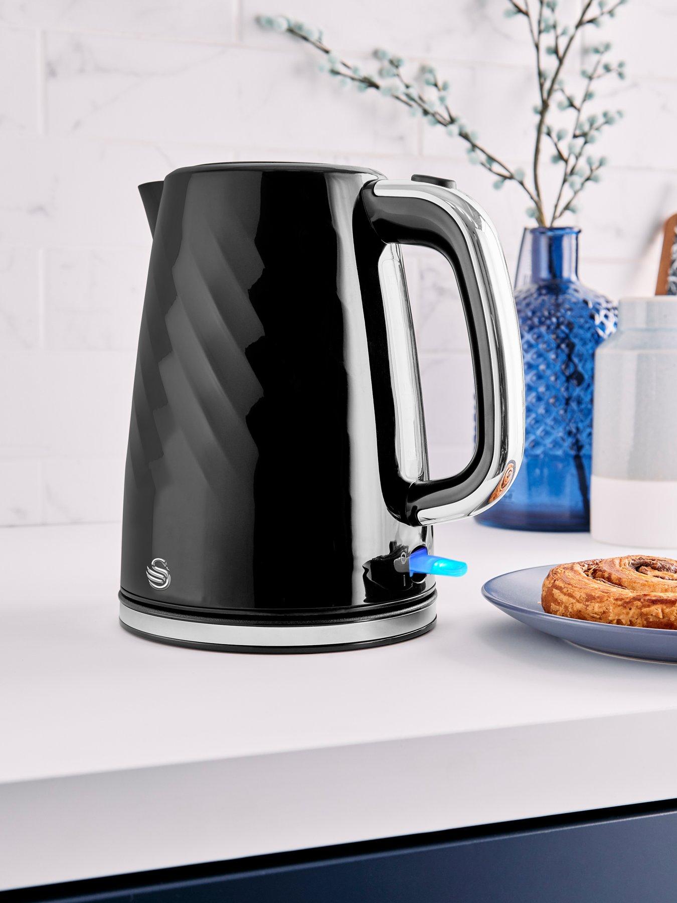 Image 6 of 8 of Swan SK14611BLK Windsor 1.7L Textured Kettle -&nbsp;Black