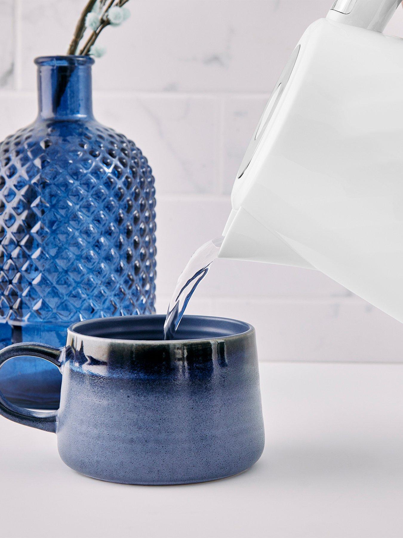 Image 4 of 8 of Swan Windsor 1.7L Textured Kettle -&nbsp;White