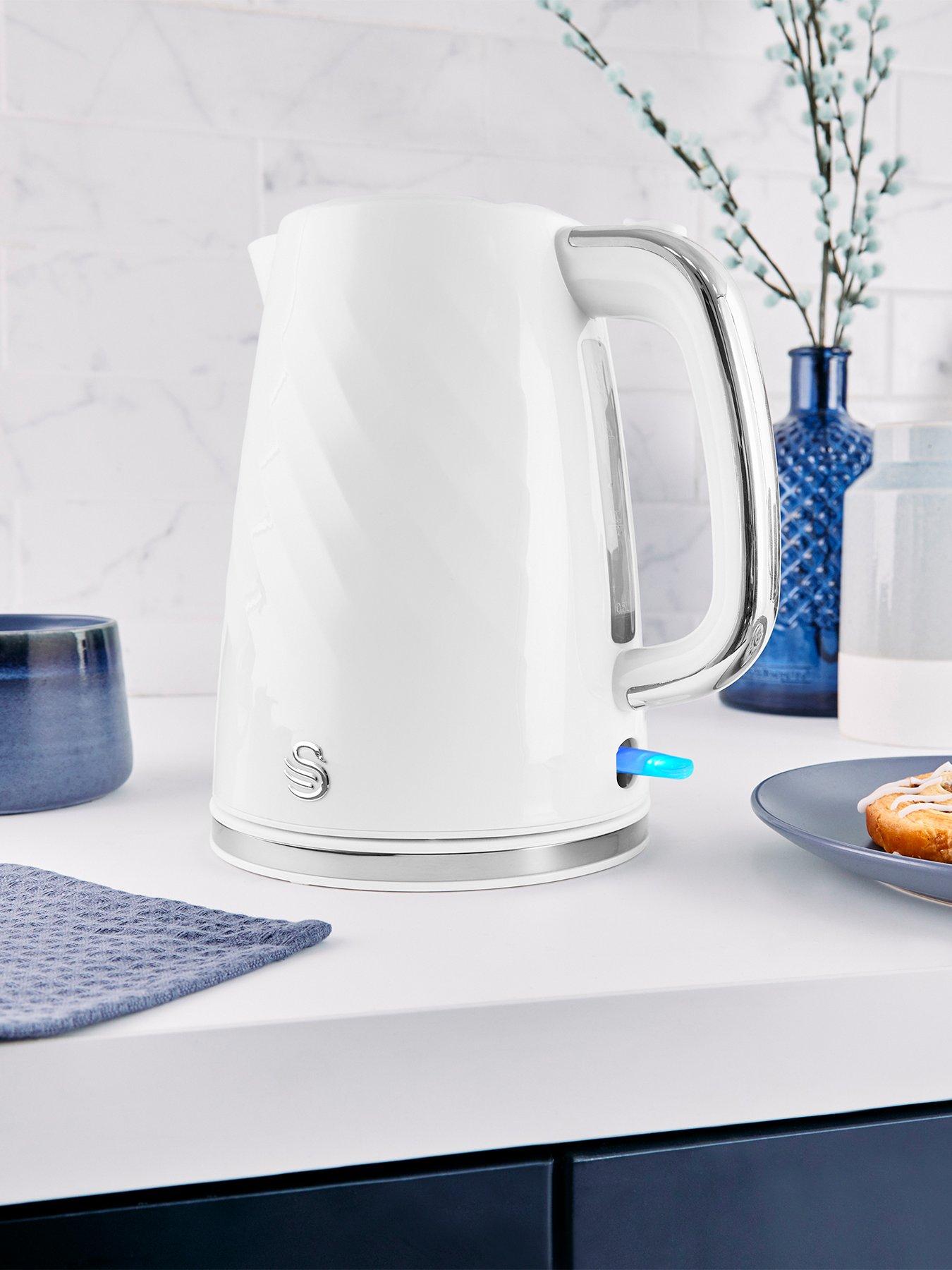 Image 6 of 8 of Swan Windsor 1.7L Textured Kettle -&nbsp;White