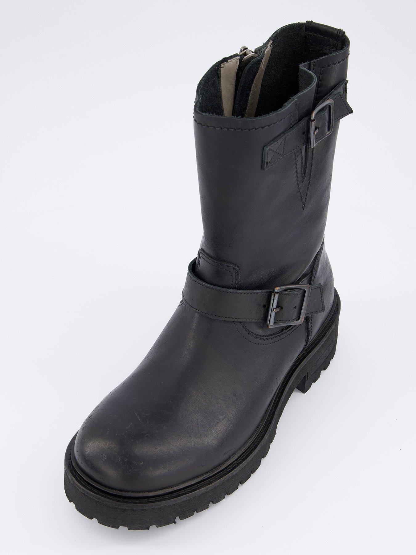 allsaints-tait-buckle-hiker-boots-blackoutfit