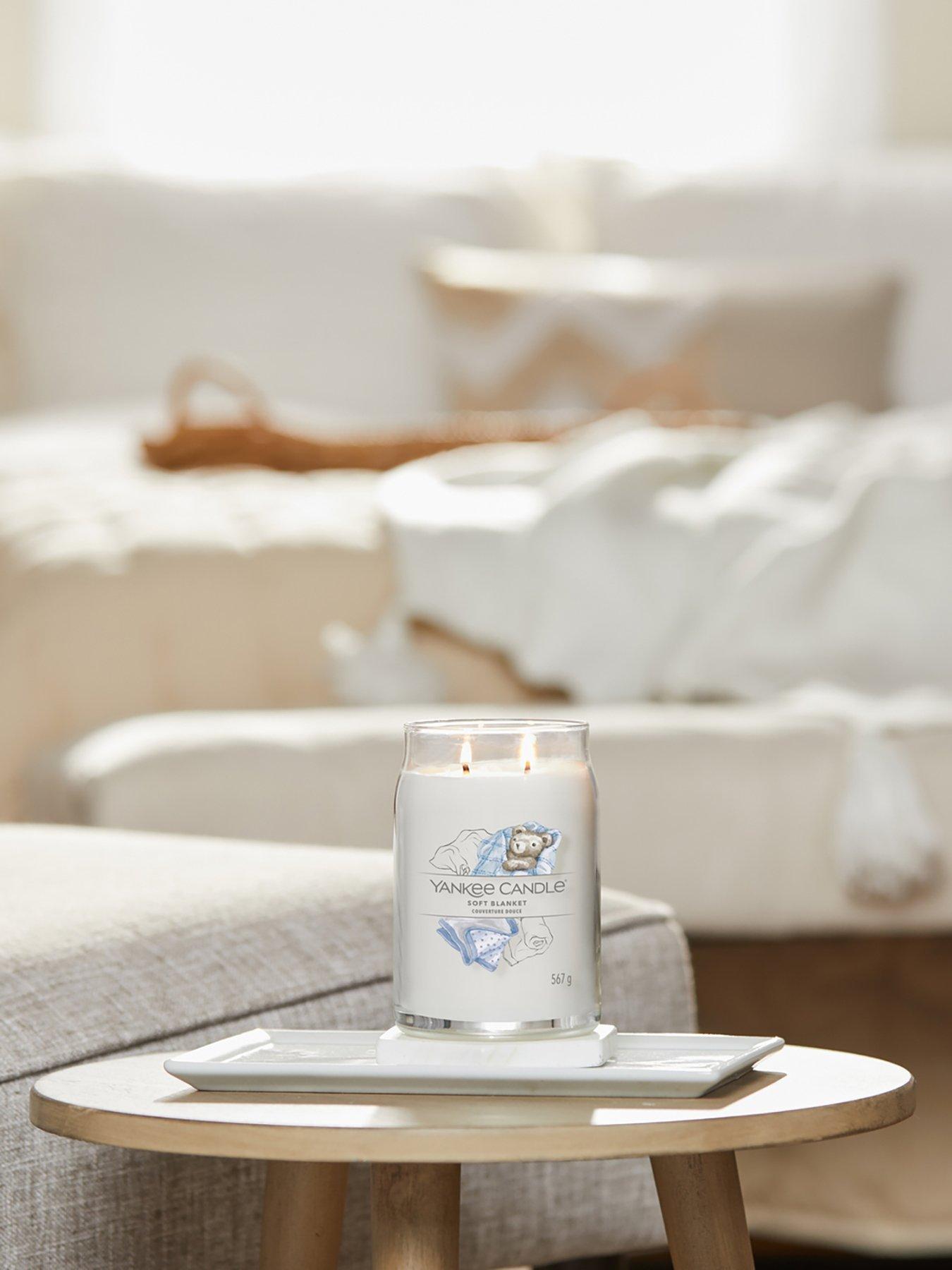 Image 1 of 6 of Yankee Candle Signature Collection Large Jar Candle &ndash; Soft Blanket