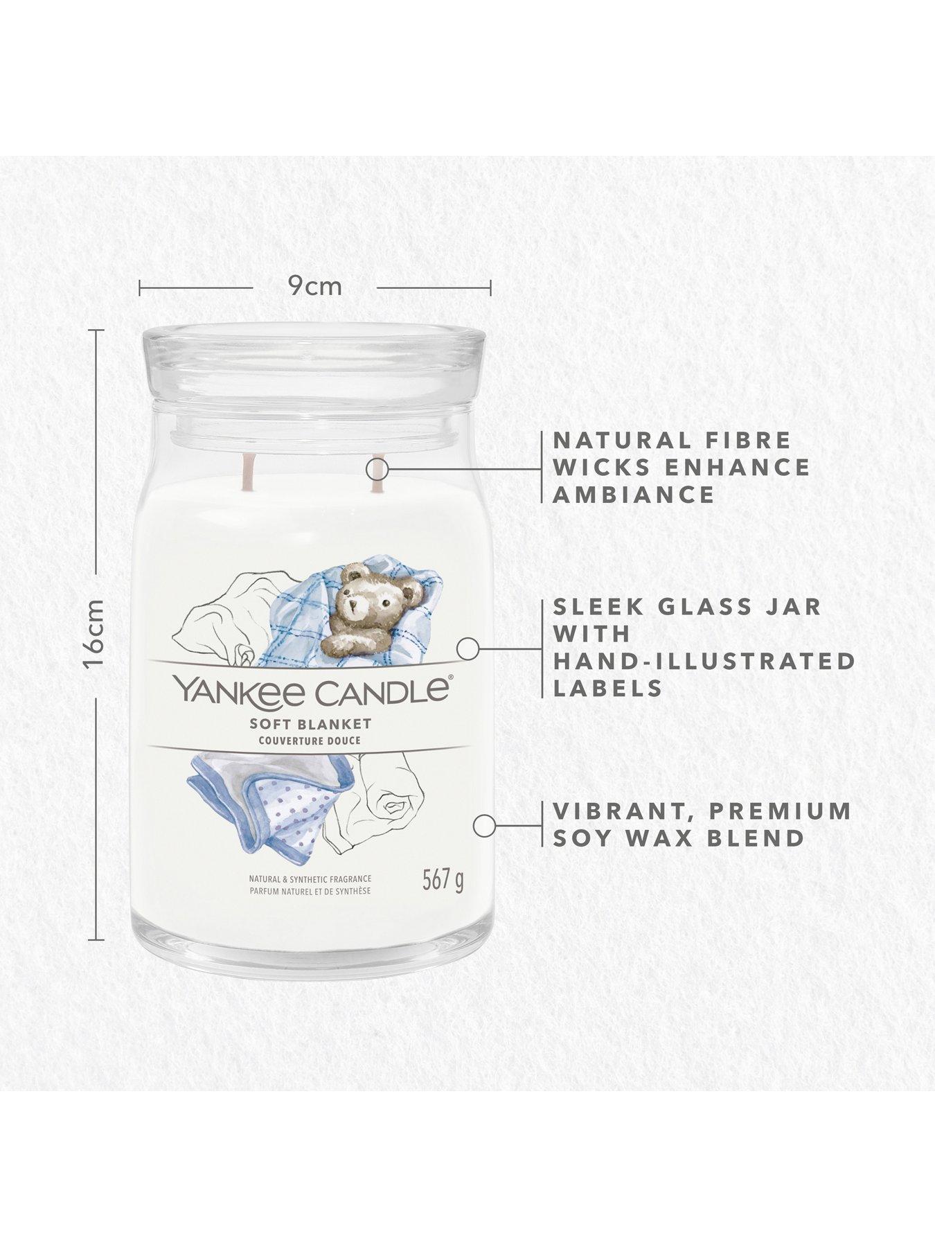 Image 4 of 6 of Yankee Candle Signature Collection Large Jar Candle &ndash; Soft Blanket