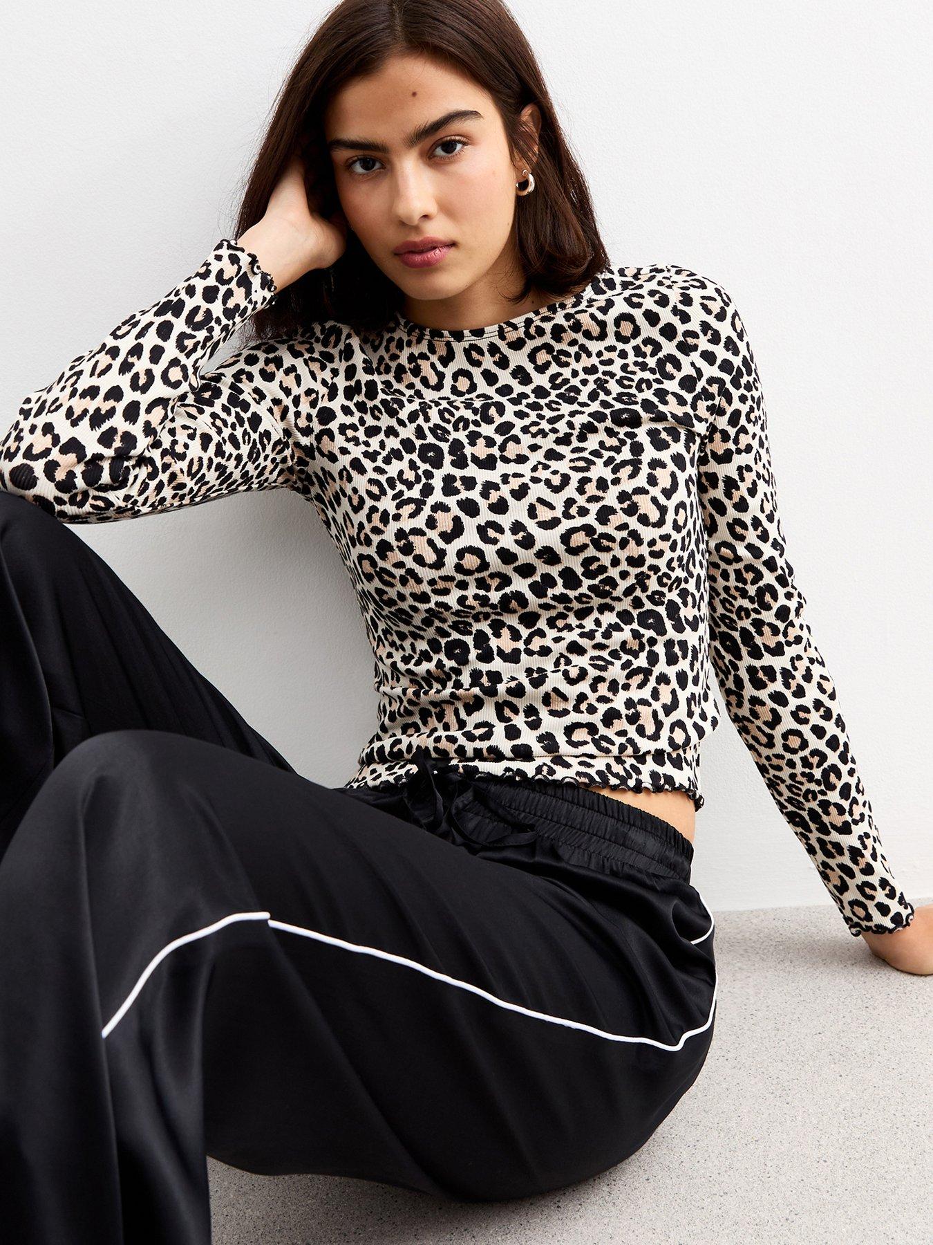 new-look-brown-ribbed-leopard-print-long-sleeve-top