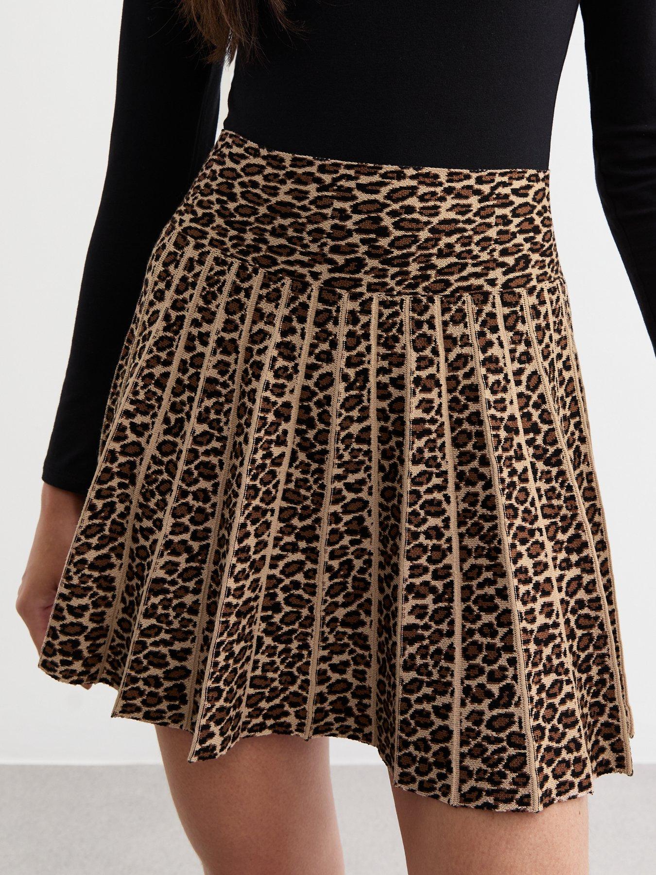 new-look-leopard-print-jacquard-mini-skirt-brownoutfit