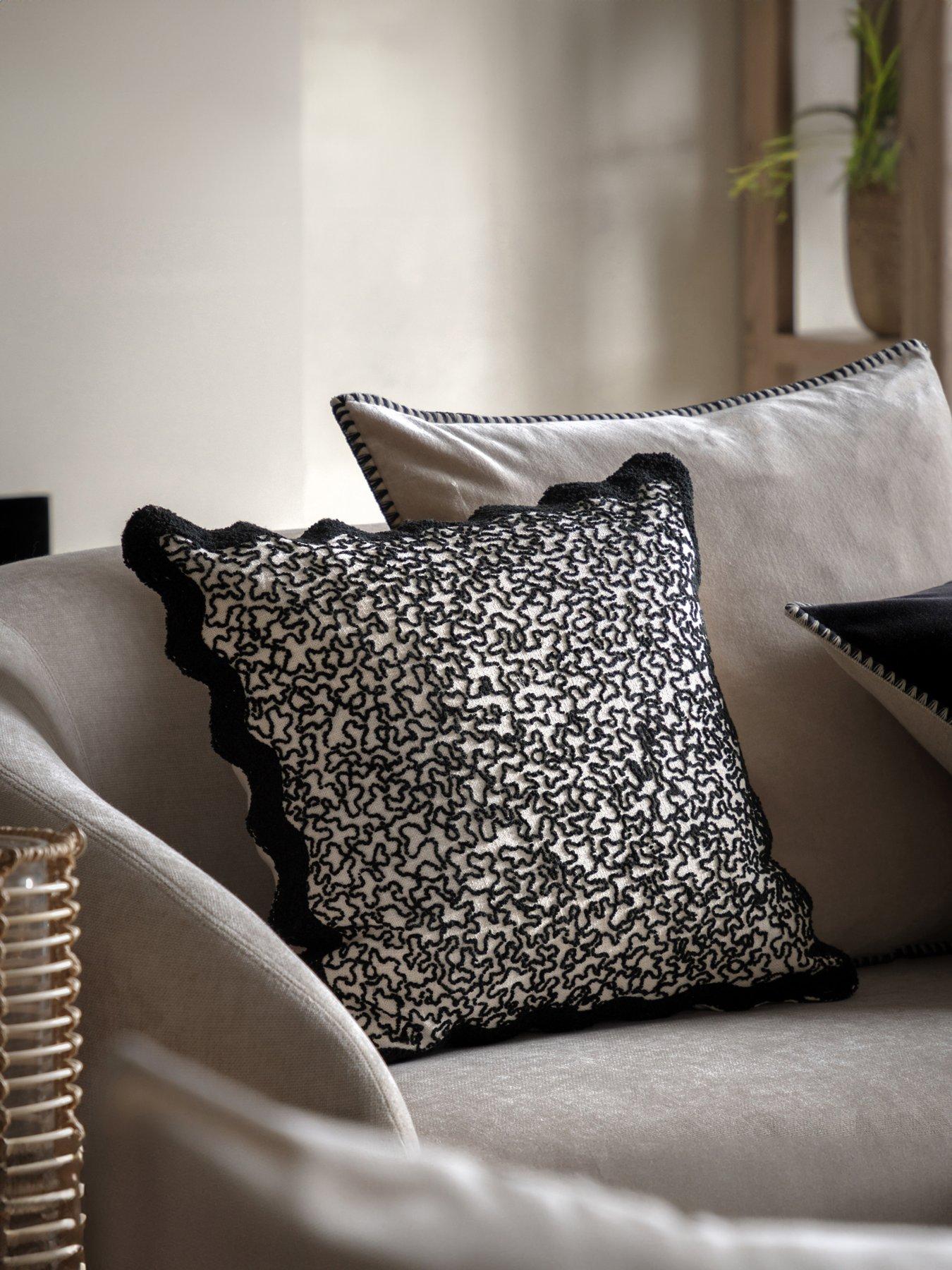 gallery-tabor-cushion-black-450x450mm