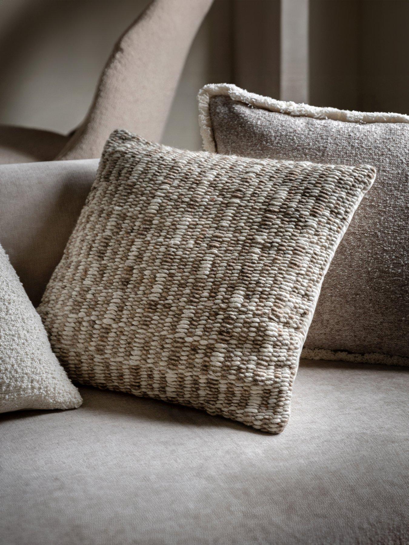 gallery-delamere-cushion-natural-500x500mm