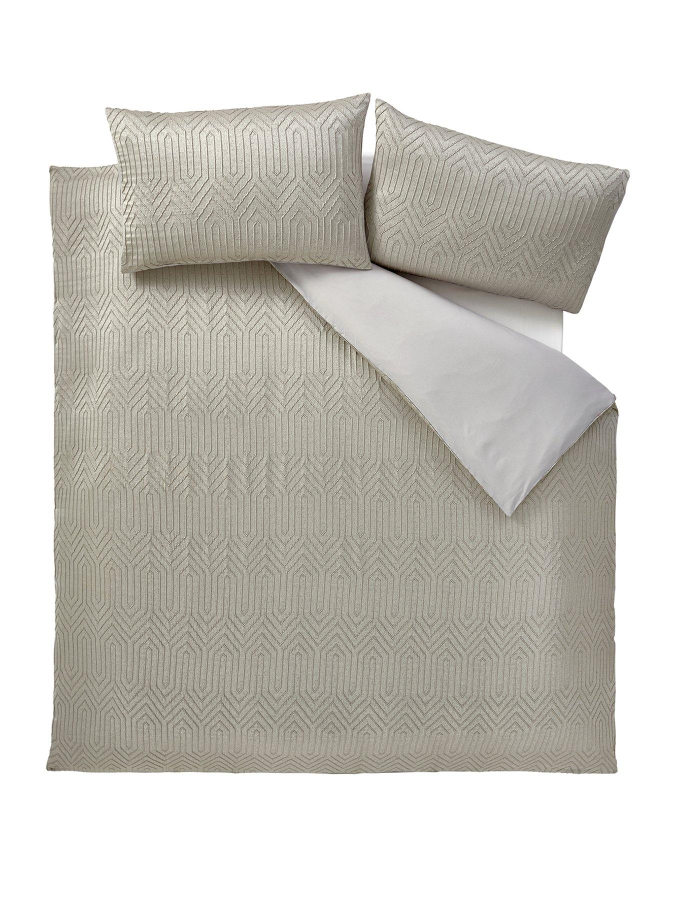 the-very-collection-milan-3d-jacquard-duvet-cover-setstillFront