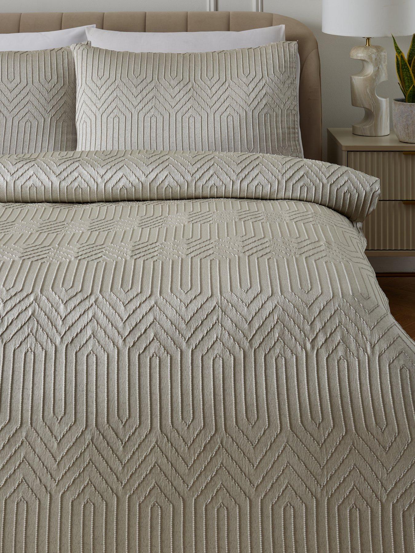 the-very-collection-milan-3d-jacquard-duvet-cover-setback