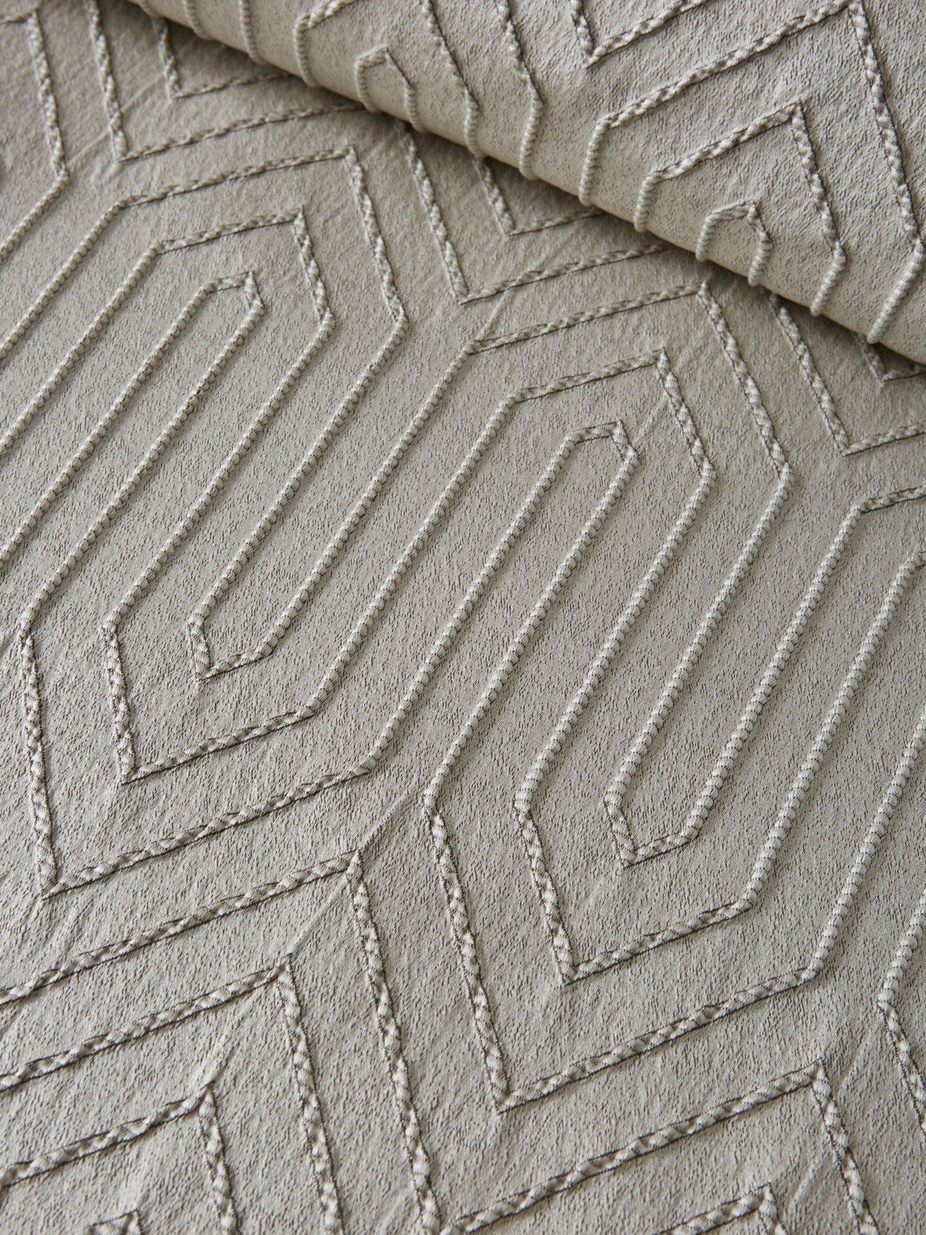 the-very-collection-milan-3d-jacquard-duvet-cover-setoutfit