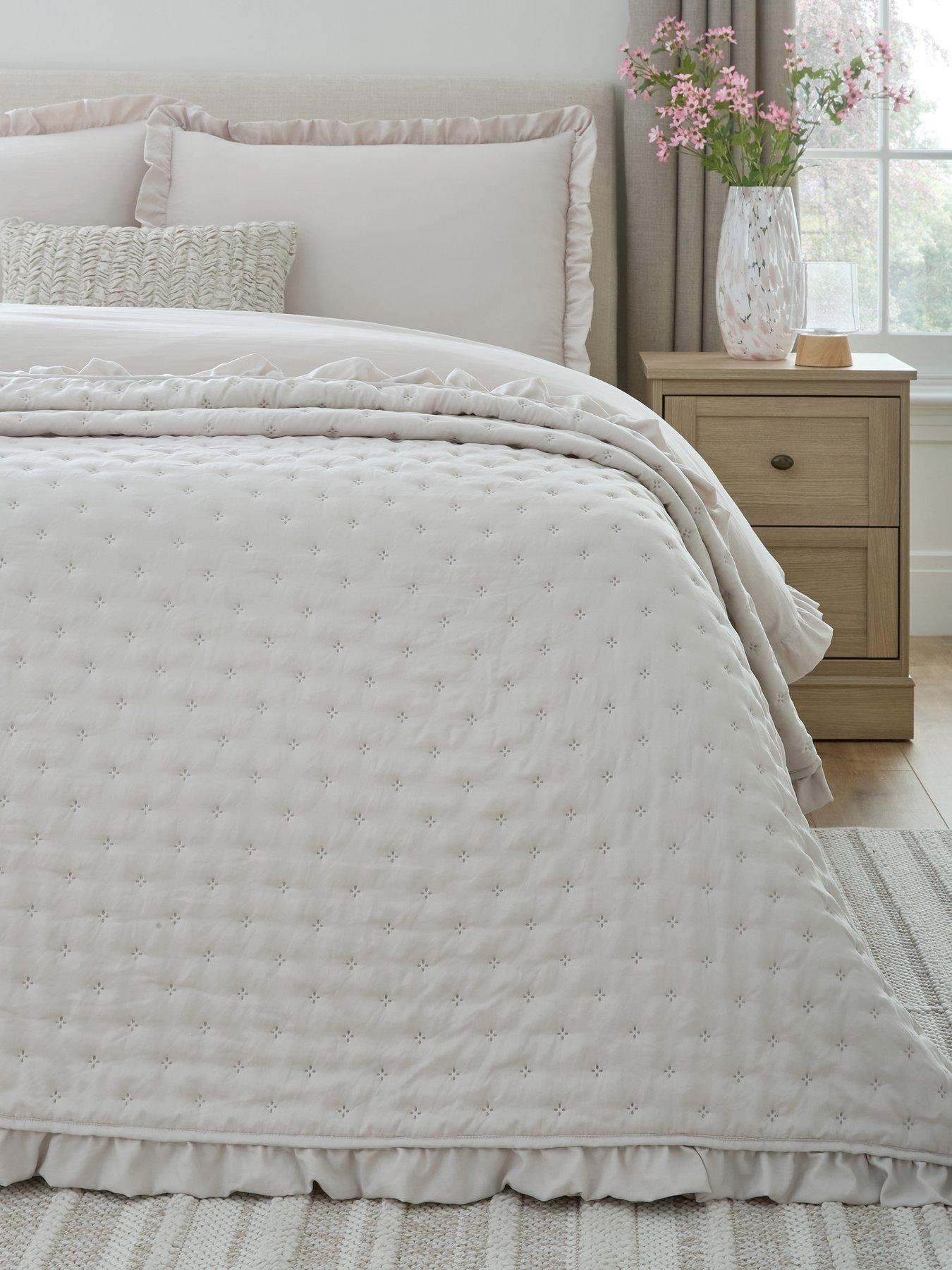 The Very Collection Ruffle Edge Pinsonic Bedspread Throw - Natural