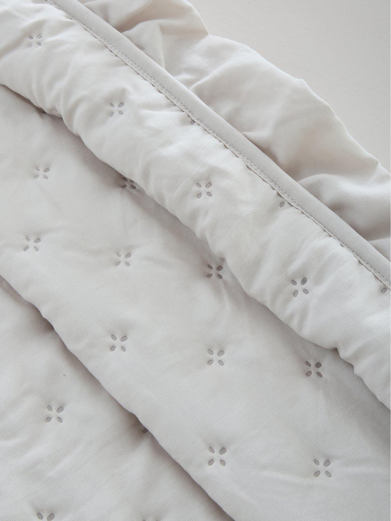 the-very-collection-ruffle-edge-pinsonic-bedspread-throw-naturalback