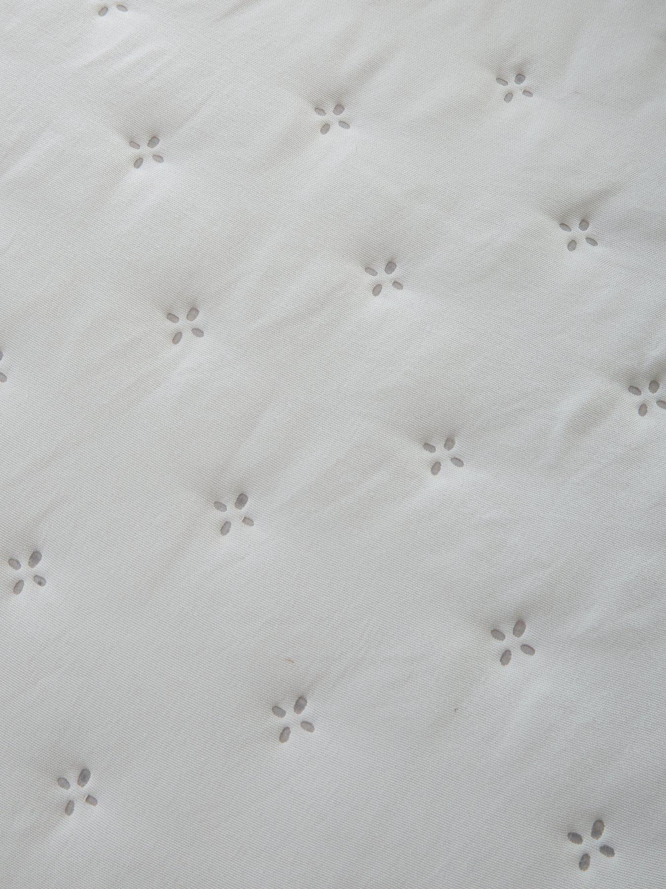 the-very-collection-ruffle-edge-pinsonic-bedspread-throw-naturaloutfit