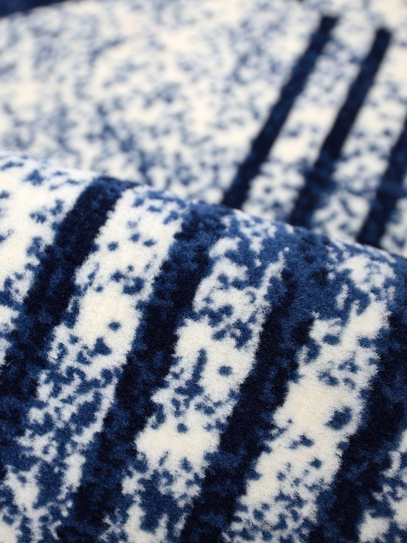 the-very-collection-maestro-modern-geo-rug-navyback