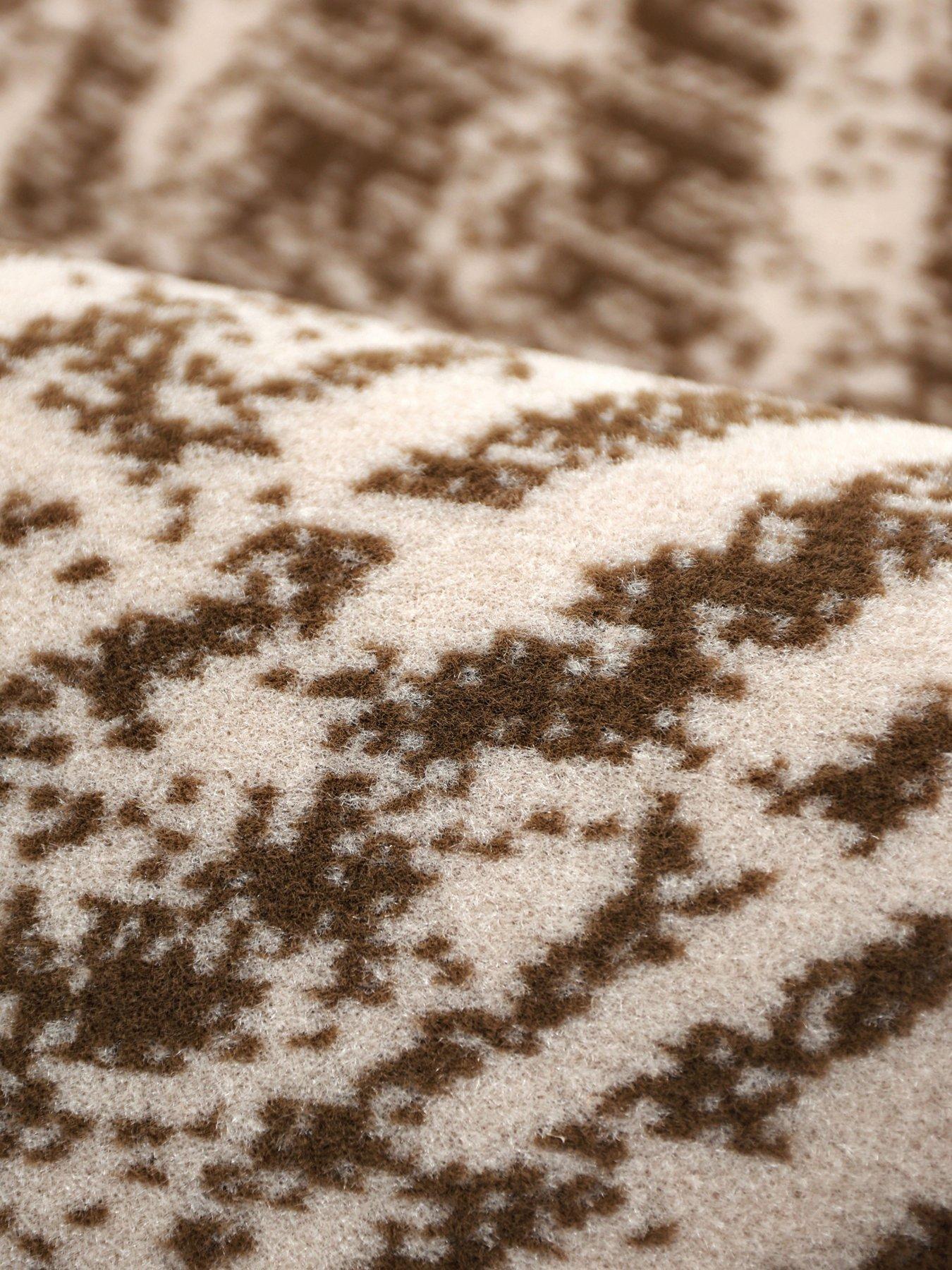 very-home-maestro-fingerprints-rug-naturalback