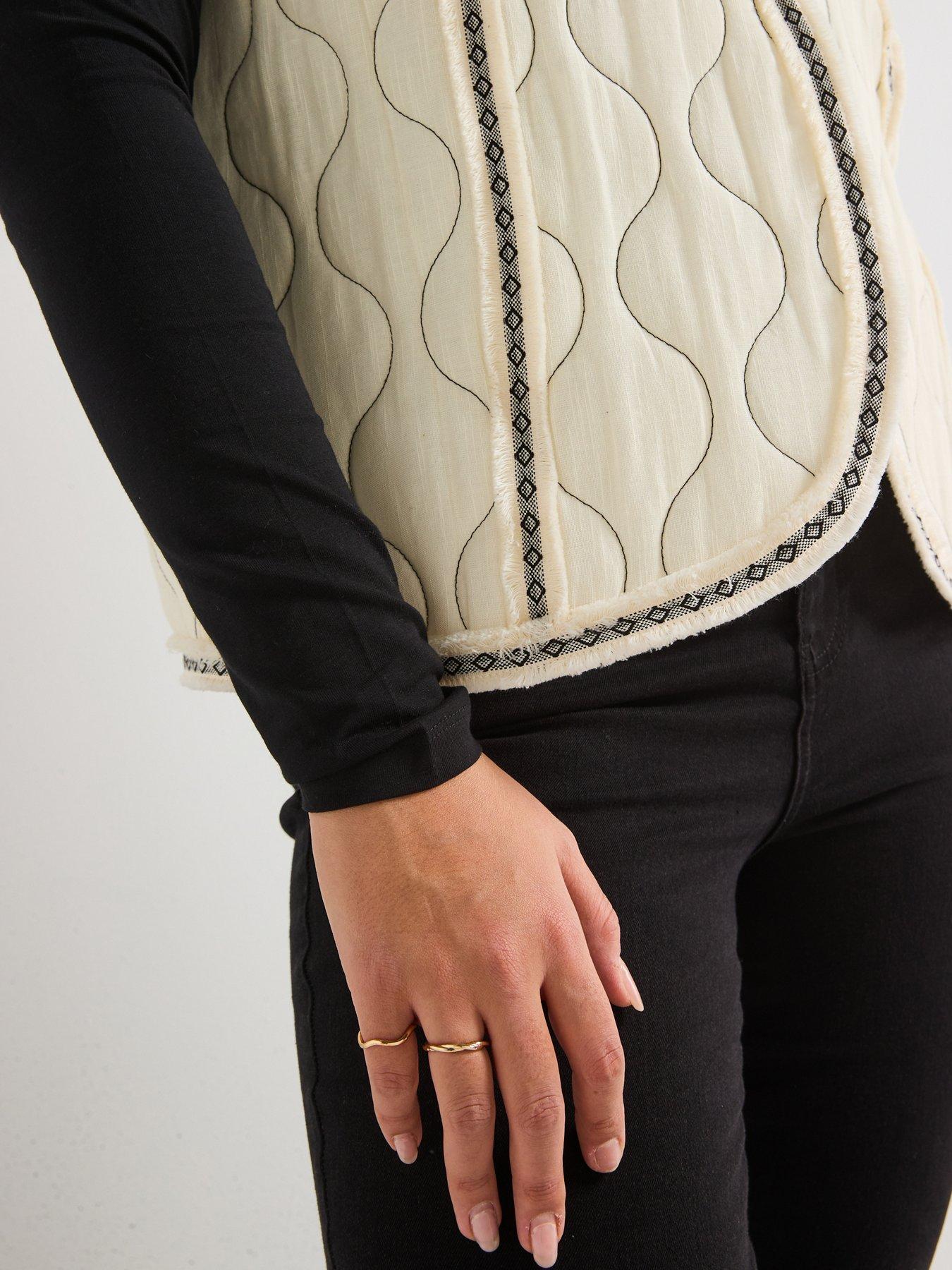 v-by-very-curve-quilted-edge-to-edge-gilet-whitedetail