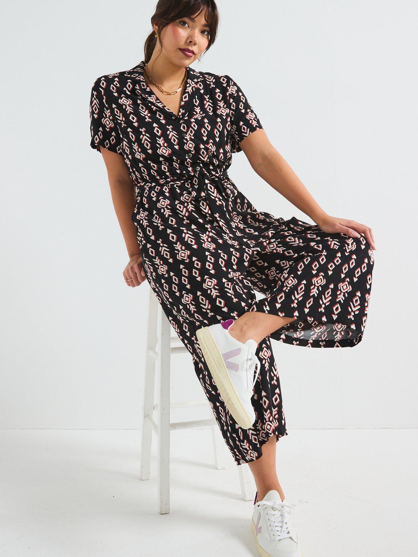 Image 3 of 6 of V by Very Curve Button Through Patterned Cropped Jumpsuit - Print